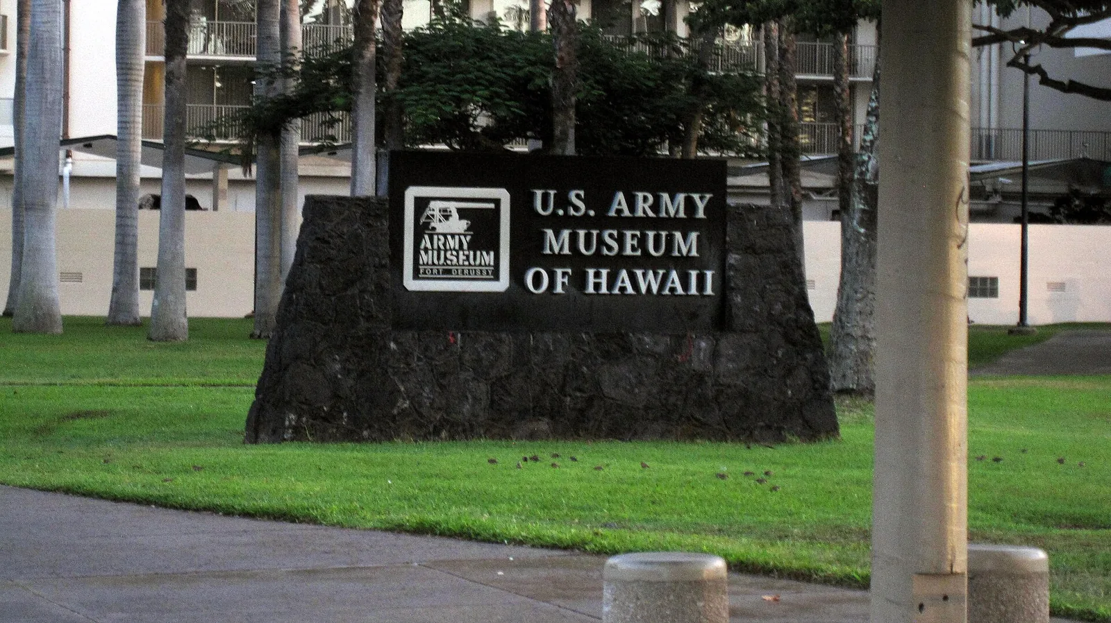 The U.S. Army Museum of Hawaii sign at Fort DeRussy in Waikiki, one of the free rainy day activities Oahu offers